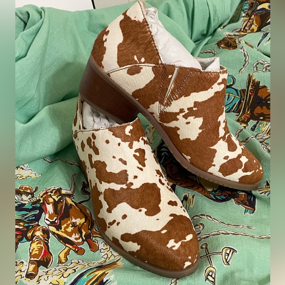 Hush Puppies Sienna Bootie/Shootie Brown Cow White Print Fur/leather Comfy 6.5 - Picture 1 of 14